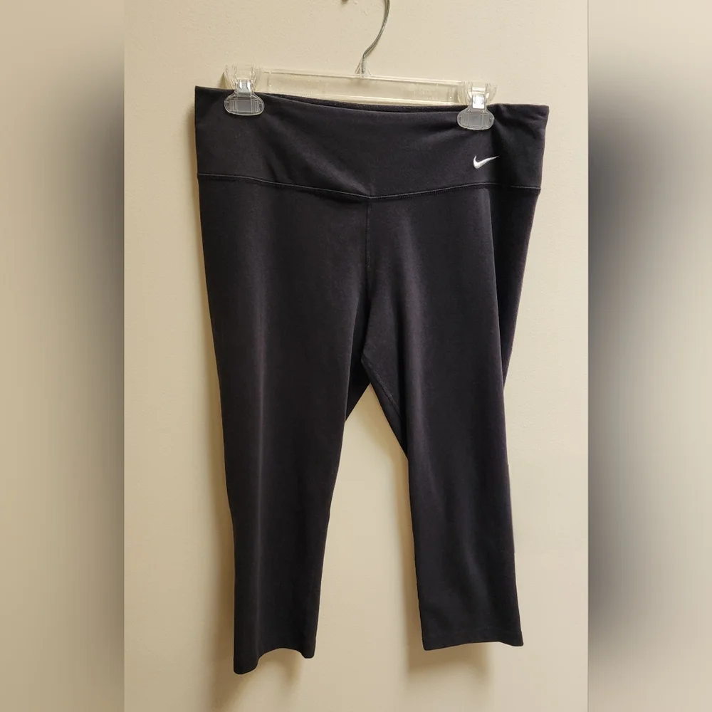 Nike DriFit Black Leggings Cropped Size L